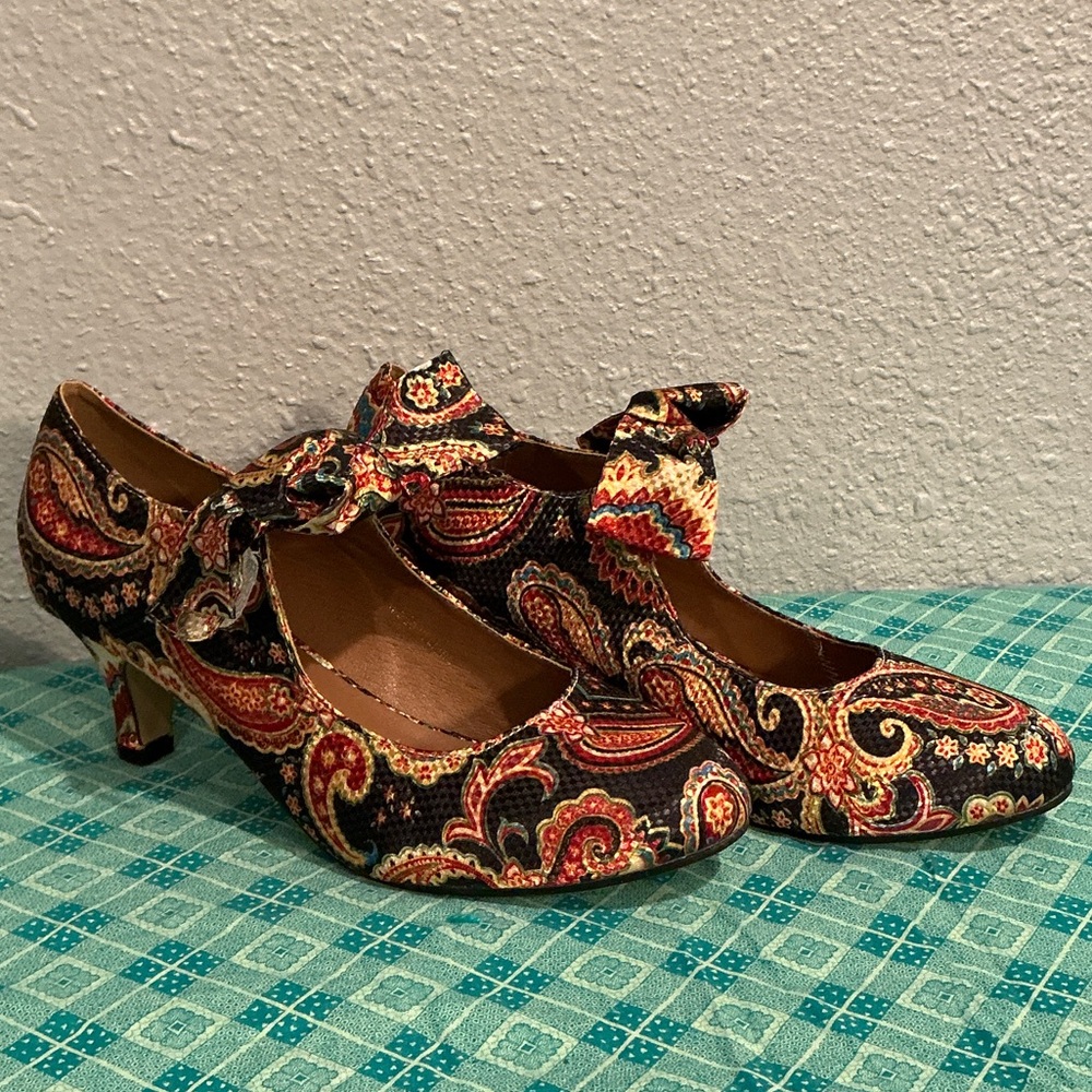 Women’s Paisley Print Mary Jane Heels in Multi-Color